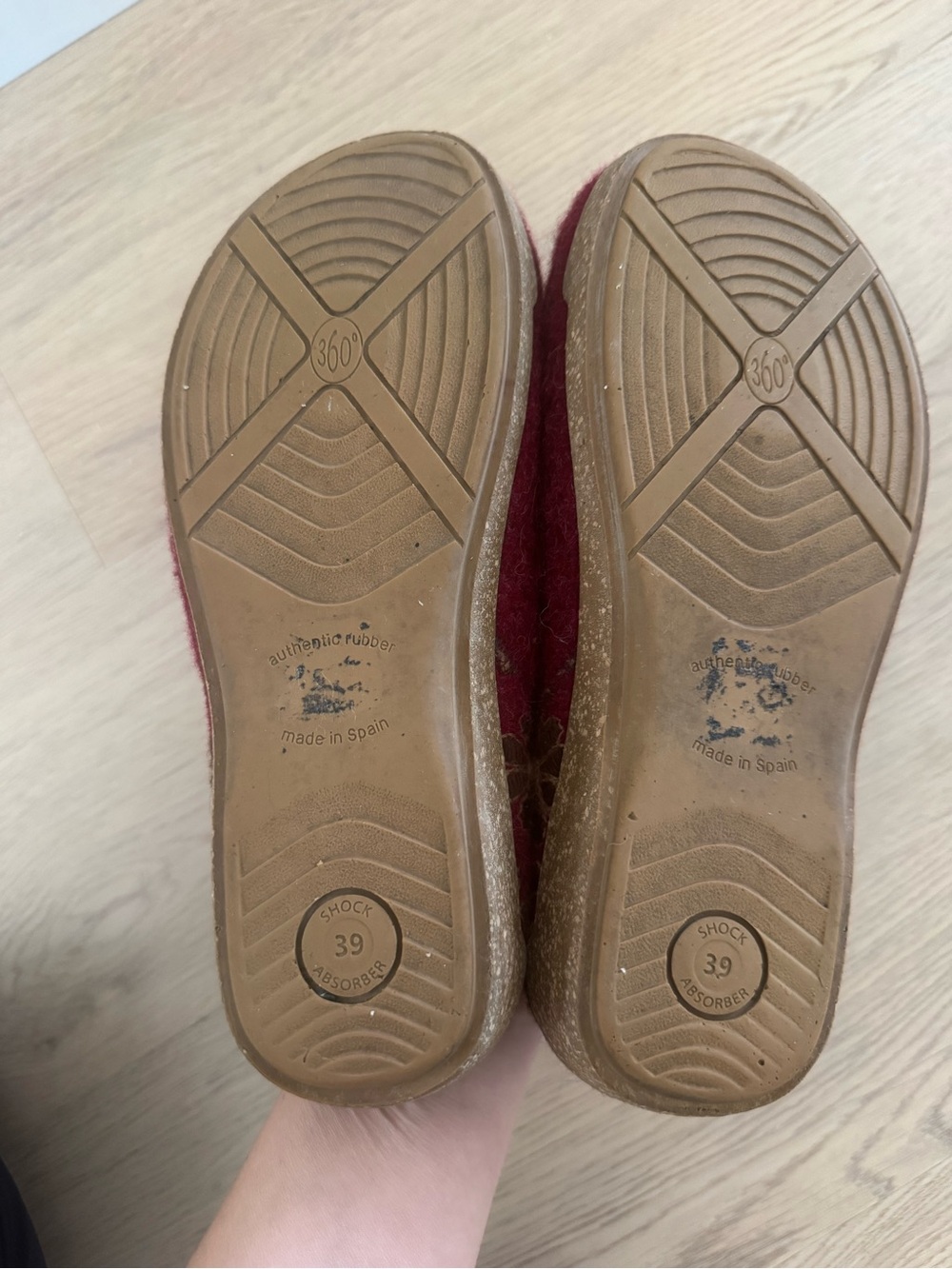 Taos Woolderness Red Embroidered Wool Slippers Clogs EU 39 / 9 Made Spain - Picture 6 of 6